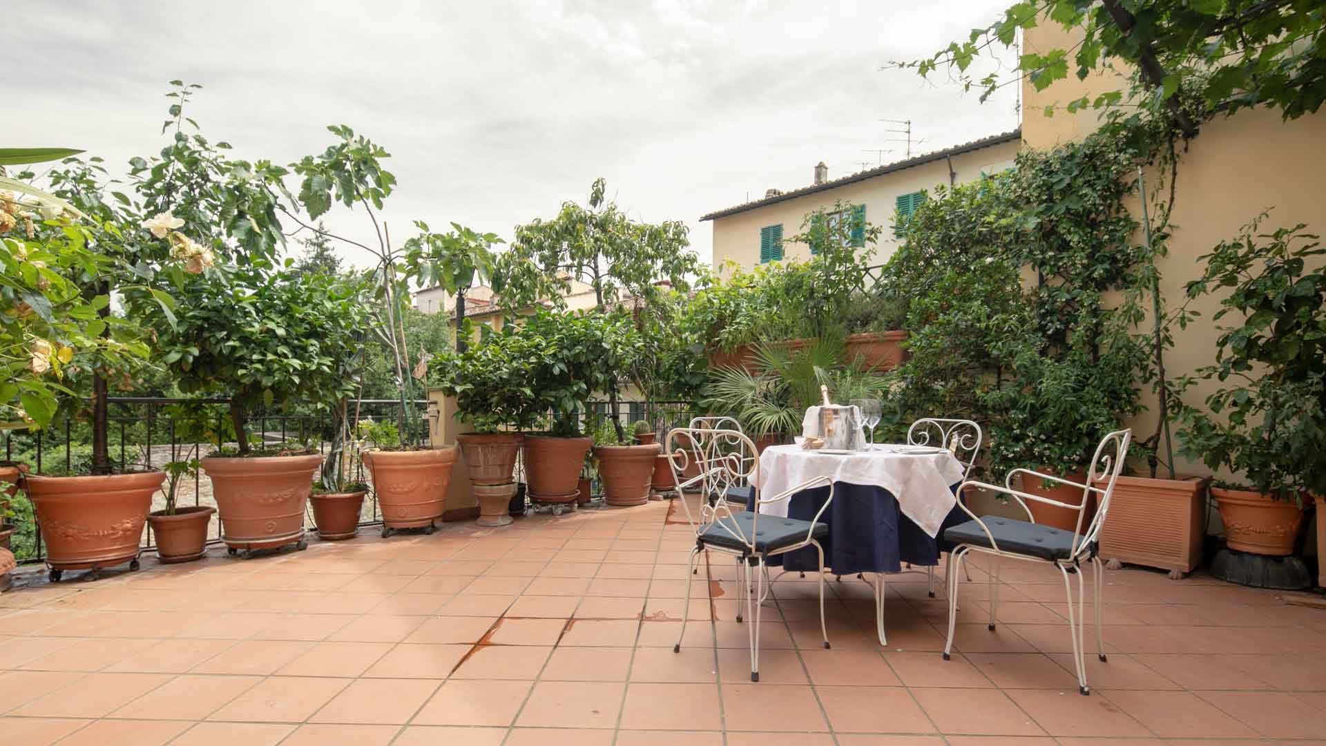 panoramic view private terrace Florence apartment